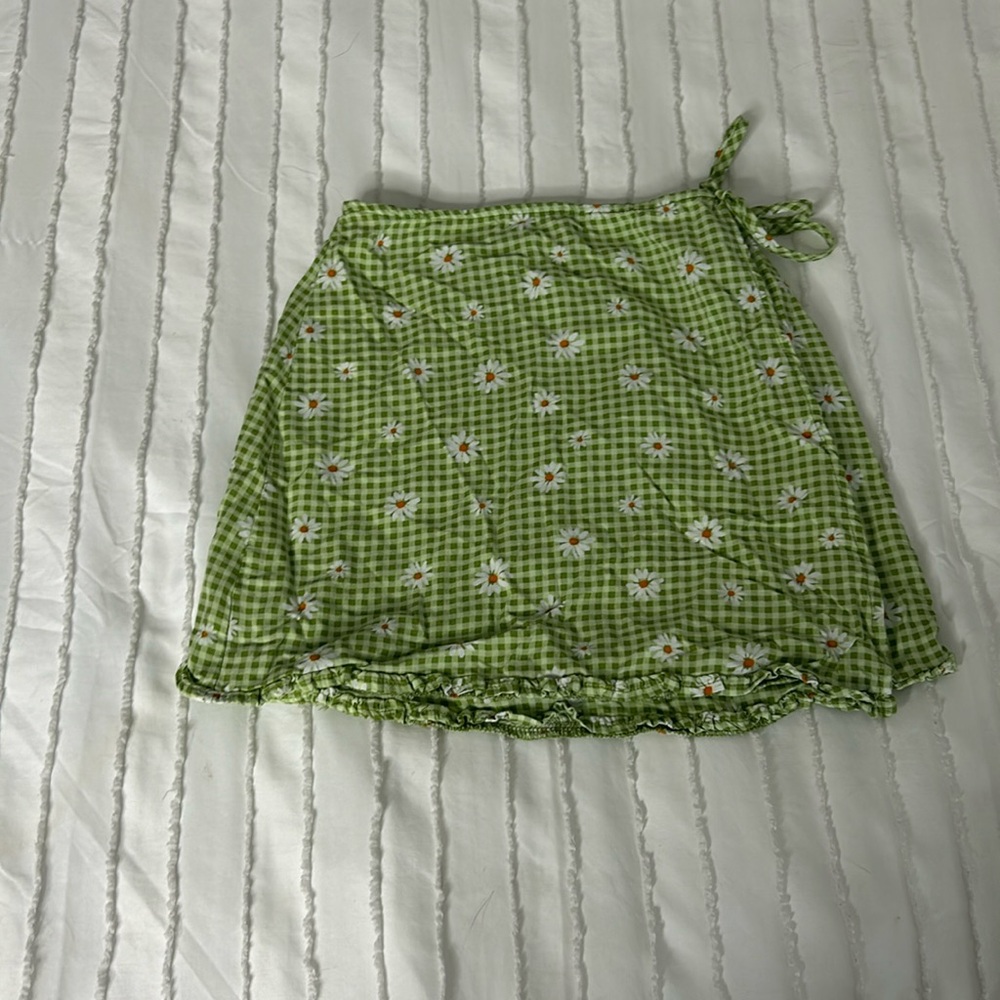 Live to be spoiled skirt. Size XS.